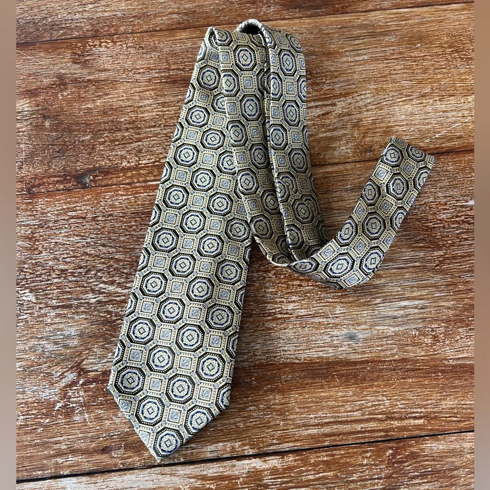 Jos. A. Bank Signature Collection Silk Tie Geometric Medallion Motif Gold